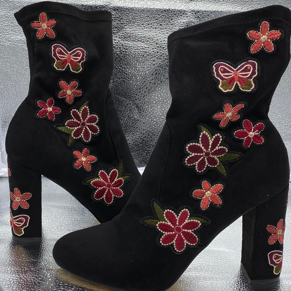 Chinese Laundry floral suede boot size 9M